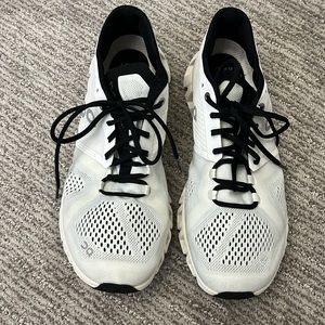 On Cloud X Running Shoe